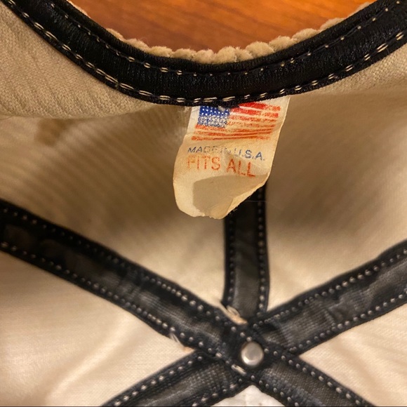 Vintage 70’s Corduroy Hat w/ Embroidered Deer - Picture 5 of 6